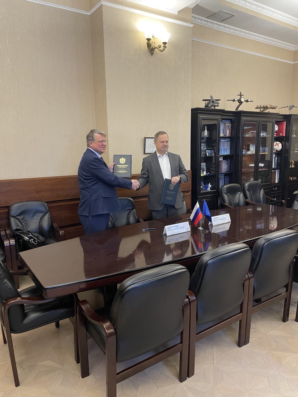ИКТИ РАН подписал соглашение с МГТУ им. Н. Э. Баумана ИКТИ РАН подписал соглашение с МГТУ им. Н. Э. Баумана